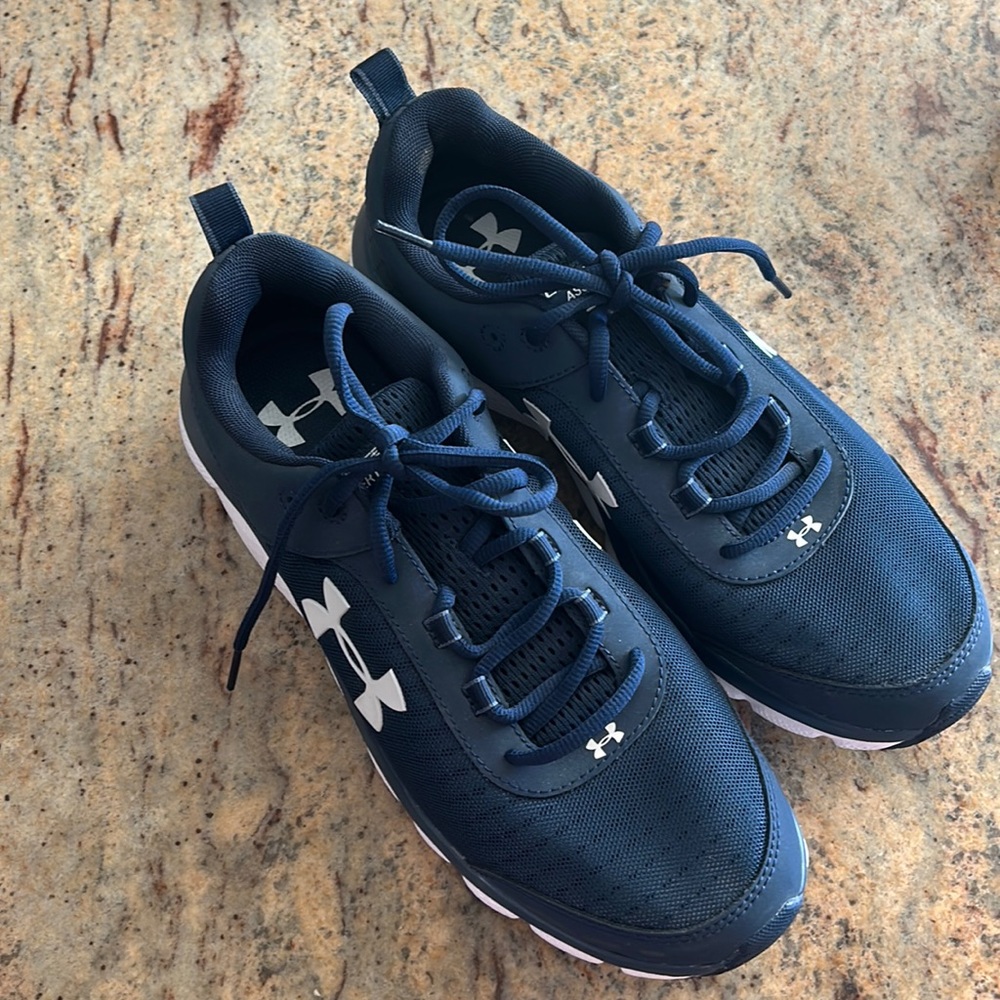 NWOT Men’s Under Armour Charge Assert Sneaker, 10.5